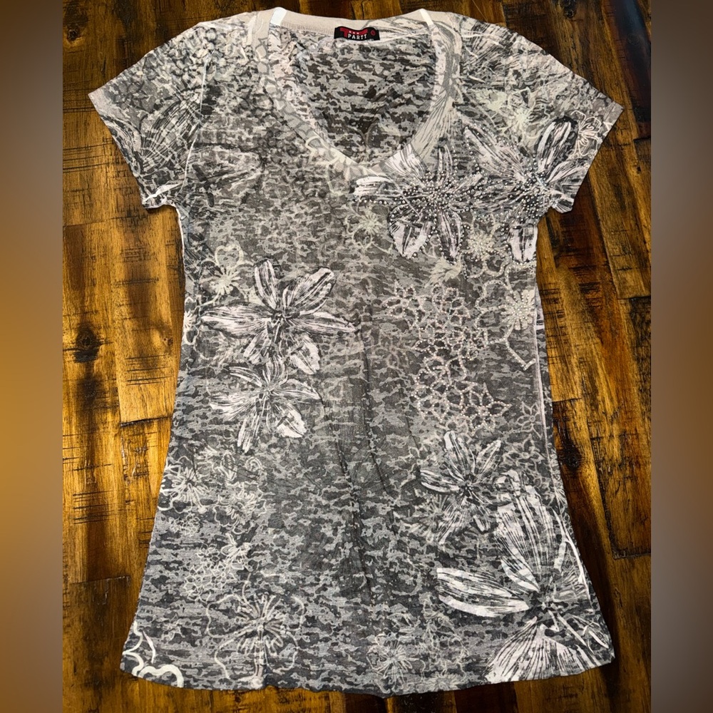 TParty y2k sheer, floral, rhinestone, v-neck, fitted t-shirt black & white sz S